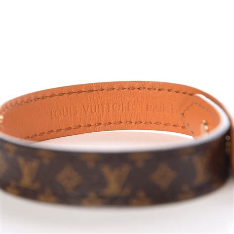 essential v bracelet louis vuitton bijenkorf|louis vuitton essential bracelet.